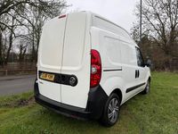 Used Vauxhall Combo 105 HP (77 kW) 2018 White Van