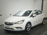Used Vauxhall Astra SRi 105 HP (77 kW) 2016 White Hatchback