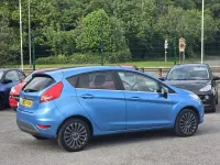 Używany Ford Fiesta Titanium 2009 Niebieski Hatchback