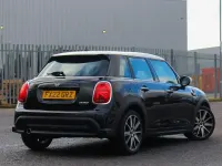 Używany Mini Cooper Classic 2022 Czarny Hatchback