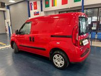 Used Fiat Doblò 95 HP (69 kW) 2018 Red MPV
