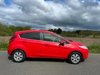 Używany Ford Fiesta Titanium 95 KM (69 kW) 2011 Czerwony Hatchback