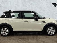 Begagnad Mini Cooper Classic 134 HK (98 kW) 2021 Vit Halvkombi