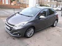 Used Peugeot 208 Signature Sky 82 HP (60 kW) 2019 Grey Hatchback