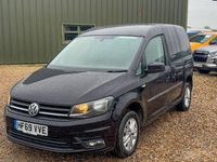 Begagnad VW Caddy Highline 102 HK (75 kW) 2019 Svart Minibuss