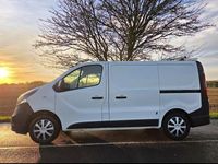 Second-hand Vauxhall Vivaro 125 CP (91 kW) 2017 Alb Monovolum