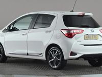 Used Toyota Yaris Hybrid Design 100 HP (73 kW) 2018 White Hatchback