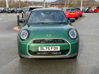 Ny Mini Cooper Exclusive 2026 Grön Halvkombi