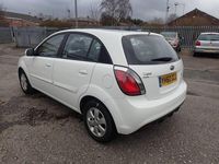 Used Kia Rio 95 HP (69 kW) 2010 White Hatchback