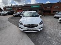 Used Vauxhall Astra SRi 150 HP (110 kW) 2017 White Hatchback