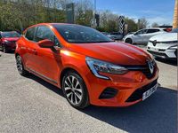 Used Renault Clio V Iconic 90 HP (66 kW) 2021 Valencia orange  Hatchback