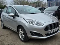 Second-hand Ford Fiesta Zetec 2015 Argintiu Hatchback