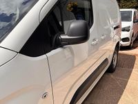Second-hand Vauxhall Combo Edition 130 CP (95 kW) 2021 Alb Monovolum
