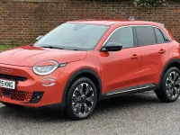 Usado Fiat 600 La Prima 134 HP (98 kW) 2025 Laranja Citadino