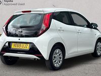 Used Toyota Aygo X-play 72 HP (52 kW) 2019 White flash Hatchback