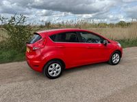 Usado Ford Fiesta Titanium 95 HP (69 kW) 2011 Vermelho Citadino