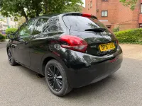 Używany Peugeot 208 2018 Czarny Hatchback