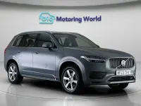 Begagnad Volvo XC90 Core 2023 Grå SUV
