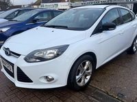 Used Ford Focus Zetec 125 HP (91 kW) 2014 White Hatchback
