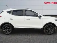 Używany MG ZS Exclusive 111 KM (81 kW) 2023 Biały SUV