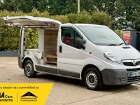 Second-hand Vauxhall Vivaro 115 CP (84 kW) 2012 Alb Monovolum