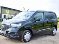Second-hand Vauxhall Combo 100 CP (73 kW) 2023 Negru Monovolum