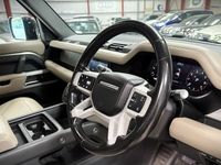 Used Land Rover Defender SE 300 HP (220 kW) 2020 Green Estate