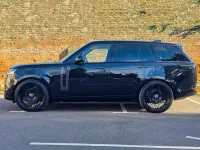 Begagnad Land Rover Range Rover First Edition 350 HK (257 kW) 2023 Svart SUV