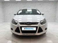 Begagnad Ford Focus Zetec 115 HK (84 kW) 2014 Vit Halvkombi