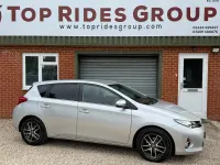 Used Toyota Auris Multidrive S 132 HP (97 kW) 2015 Silver Hatchback