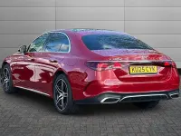 Usado Mercedes E300 AMG Line Premium 313 HP (230 kW) 2025 Vermelho Sedan
