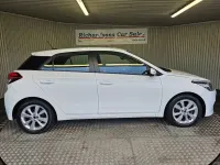 Used Hyundai i20 Edition 100 HP (73 kW) 2016 White Hatchback