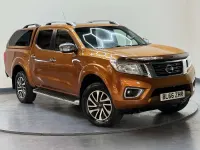 Used Nissan Navara Tekna 190 HP (139 kW) 2016 Yellow Pickup