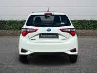 Used Toyota Yaris 100 HP (73 kW) 2018 White Hatchback