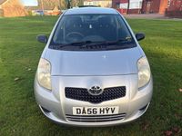 Used Toyota Yaris 67 HP (49 kW) 2006 Silver Hatchback