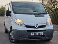 Second-hand Vauxhall Vivaro 115 CP (84 kW) 2013 Alb Monovolum
