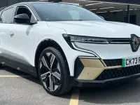 Used Renault Megane E-Tech Iconic 159 kW (217 HP) 2023 Twotone solid  glacier white with diamond black  Hatchback