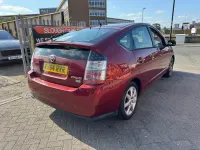 Used Toyota Prius 113 HP (83 kW) 2004 Red Hatchback