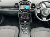 Usado Mini Cooper Clubman Classic 134 CV (98 kW) 2022 Rojo Familiar
