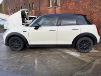 Używany Mini Cooper Hatch 136 KM (100 kW) 2018 Biały Hatchback