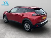 Usado Peugeot 2008 Active+ 100 kW (136 CV) 2023 Rojo SUV