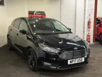 Usado Ford Focus Zetec 125 HP (91 kW) 2017 Preto Citadino