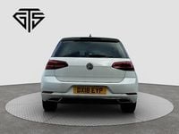 Second-hand VW Golf VIII Highline 122 CP (89 kW) 2024 Alb Hatchback