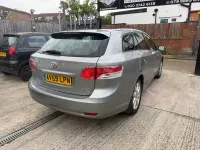 Usado Toyota Avensis 152 HP (111 kW) 2009 Cinzento Carrinha