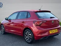 Usado VW Polo Life 95 HP (69 kW) 2024 Vermelho Citadino