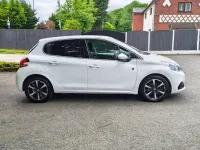 Used Peugeot 208 2019 White Hatchback