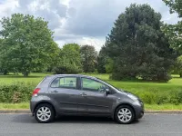 Begagnad Toyota Yaris 101 HK (74 kW) 2009 Grå Halvkombi