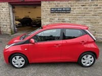 Used Toyota Aygo X-play 68 HP (50 kW) 2016 Red Hatchback
