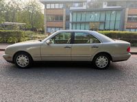 Begagnad Mercedes E200 Avantgarde 2002 Guld Sedan