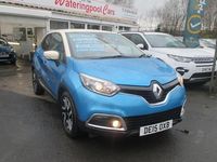 Used Renault Captur Dynamique 90 HP (66 kW) 2015 Blue/cream SUV